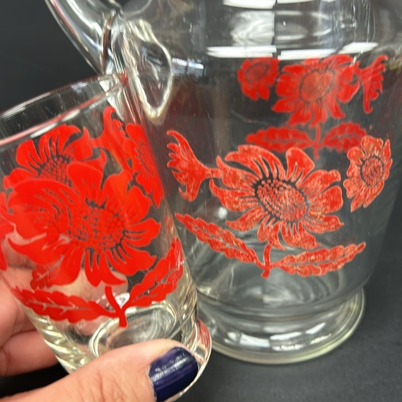 Vintage clear glass 1L pitcher and 4 matching juice glasses red sunflower design - Picture 12 of 12